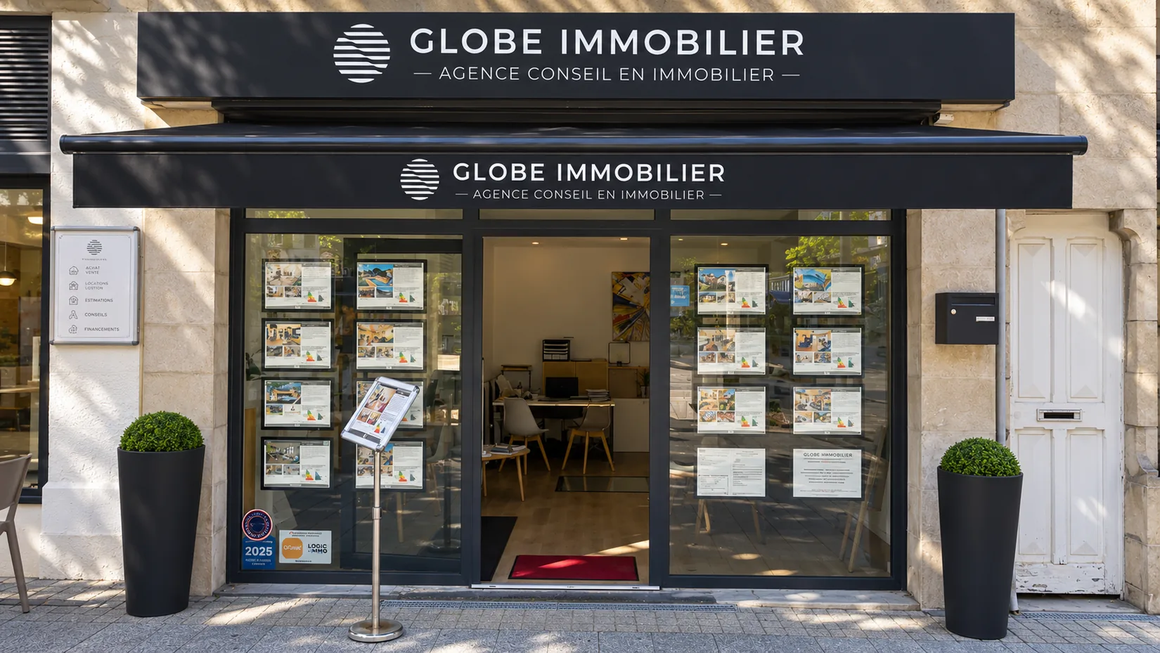 La devanture de l'agence Globe Immobilier, 17 Rue des Halles à Biarritz